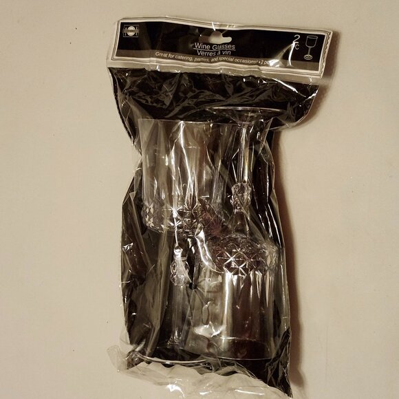 2 PC Plastic Champagne Wine Glasses Plastic Reusable BNIP - Picture 2 of 6